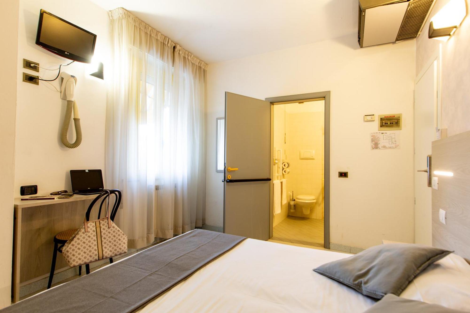 Hotel Marzia Con Piscina Riccione Exterior foto